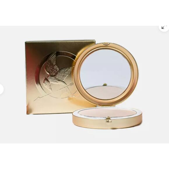 NIB Storybook Cos Girl On Fire Hunger Games Pressed Powder - Picture 1 of 7
